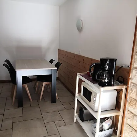 Regina Apartment *